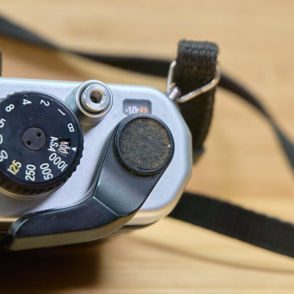 Yashica FX-7 35mm SLR Film Camera, with Yashica 50mm f2 Lens, Made in Japan - Picture 11 of 16